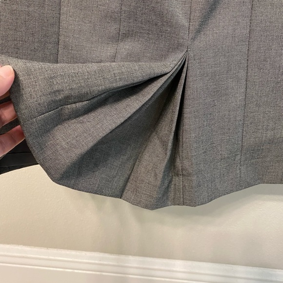 EUC Ann Taylor black/white weave fitted pencil skirt with kick pleat, size 6 - Picture 4 of 6